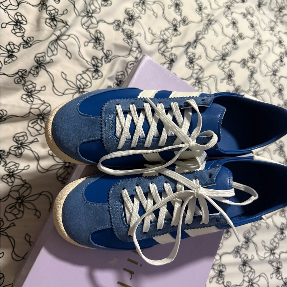 Madden Girl Blue and White Jumper Sneakers like new - Picture 3 of 4